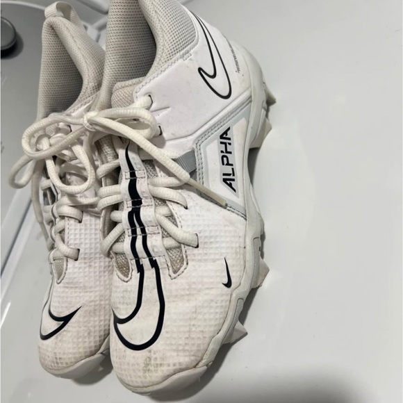 Youth Nike Alpha White and Black Sports Cleats size 3 - Picture 1 of 4